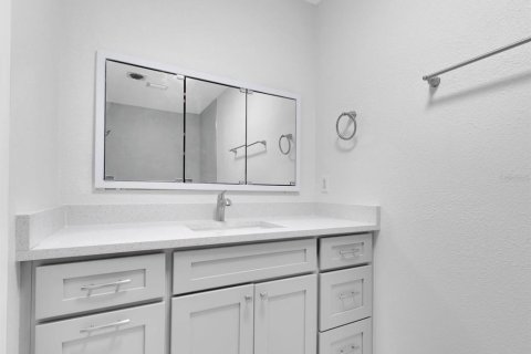 House in Saint Petersburg, Florida 2 bedrooms, 130.06 sq.m. № 2219645 - photo 15