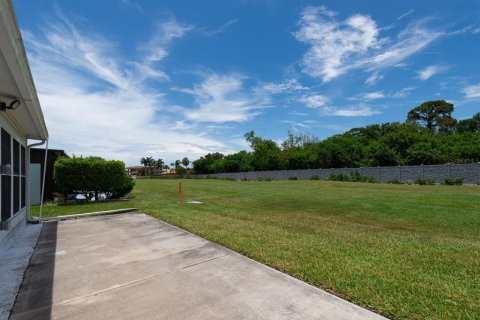 House in Saint Petersburg, Florida 2 bedrooms, 130.06 sq.m. № 2219645 - photo 20