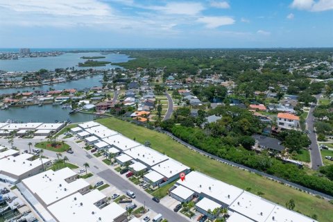 House in Saint Petersburg, Florida 2 bedrooms, 130.06 sq.m. № 2219645 - photo 21