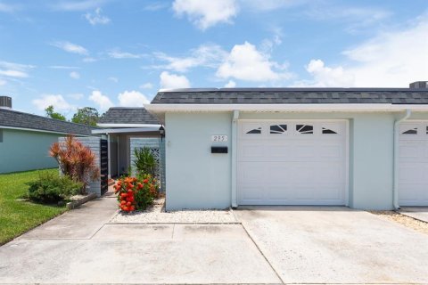 House in Saint Petersburg, Florida 2 bedrooms, 130.06 sq.m. № 2219645 - photo 2