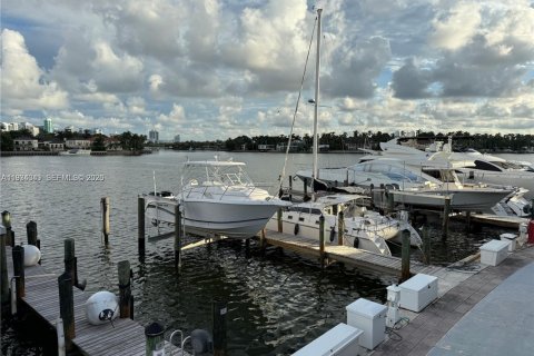 Condominio en alquiler en Miami Beach, Florida, 62.99 m2 № 1992506 - foto 26