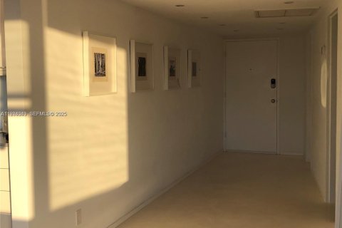 Снять в аренду кондоминиум в Майами-Бич, Флорида 62.99м2, № 1992506 - фото 10