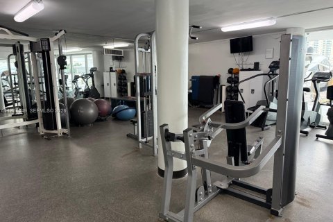 Condominio en alquiler en Miami Beach, Florida, 62.99 m2 № 1992506 - foto 27