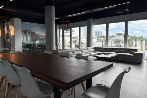 Condominio en alquiler en Miami Beach, Florida, 62.99 m2 № 1992506 - foto 30