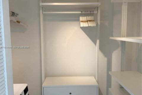 Снять в аренду кондоминиум в Майами-Бич, Флорида 62.99м2, № 1992506 - фото 9