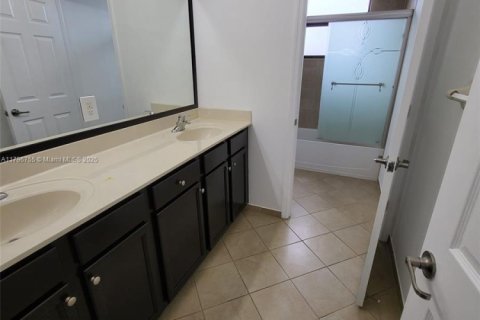 Villa ou maison à louer à Homestead, Floride: 5 chambres, 310.29 m2 № 1959277 - photo 19