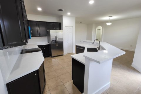 Villa ou maison à louer à Homestead, Floride: 5 chambres, 310.29 m2 № 1959277 - photo 9