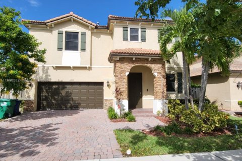 Villa ou maison à louer à Homestead, Floride: 5 chambres, 310.29 m2 № 1959277 - photo 1
