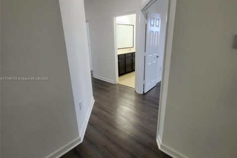 Villa ou maison à louer à Homestead, Floride: 5 chambres, 310.29 m2 № 1959277 - photo 18