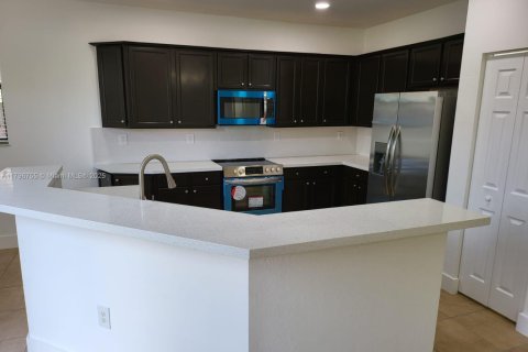 Villa ou maison à louer à Homestead, Floride: 5 chambres, 310.29 m2 № 1959277 - photo 7