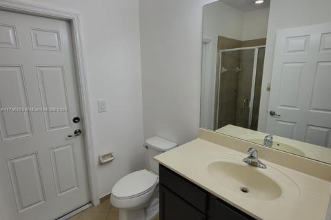 Villa ou maison à louer à Homestead, Floride: 5 chambres, 310.29 m2 № 1959277 - photo 13