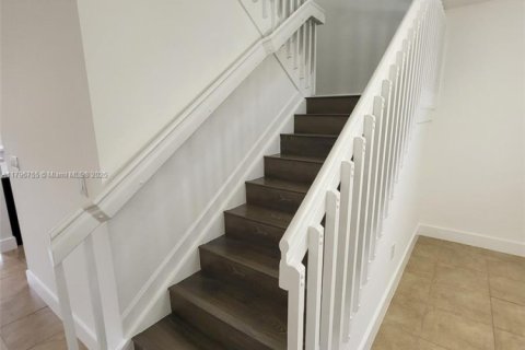 Villa ou maison à louer à Homestead, Floride: 5 chambres, 310.29 m2 № 1959277 - photo 14