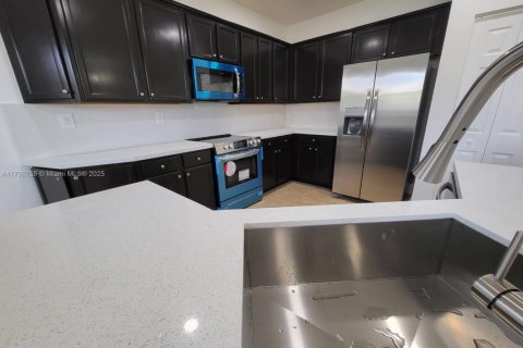 Villa ou maison à louer à Homestead, Floride: 5 chambres, 310.29 m2 № 1959277 - photo 8