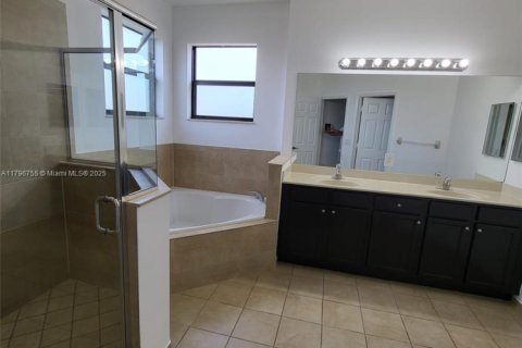 Villa ou maison à louer à Homestead, Floride: 5 chambres, 310.29 m2 № 1959277 - photo 17