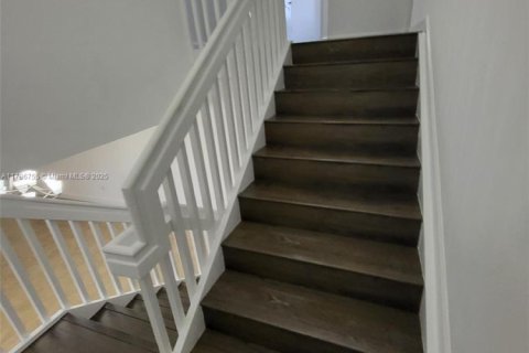 Villa ou maison à louer à Homestead, Floride: 5 chambres, 310.29 m2 № 1959277 - photo 15