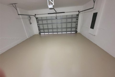 Villa ou maison à louer à Homestead, Floride: 5 chambres, 310.29 m2 № 1959277 - photo 11