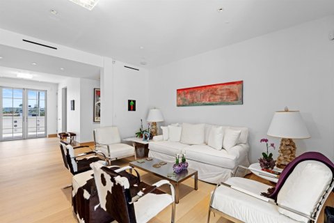 Apartment in Palm Beach, Florida 2 bedrooms, 176.51 sq.m. № 2245739 - photo 8