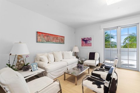 Apartment in Palm Beach, Florida 2 bedrooms, 176.51 sq.m. № 2245739 - photo 7