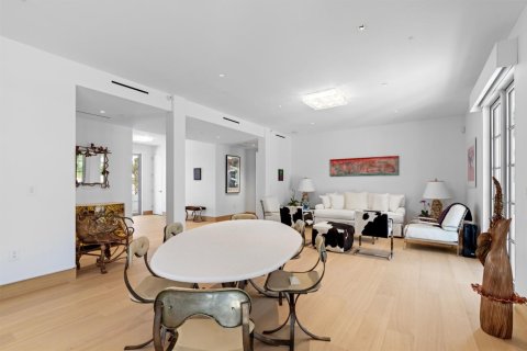Apartment in Palm Beach, Florida 2 bedrooms, 176.51 sq.m. № 2245739 - photo 13