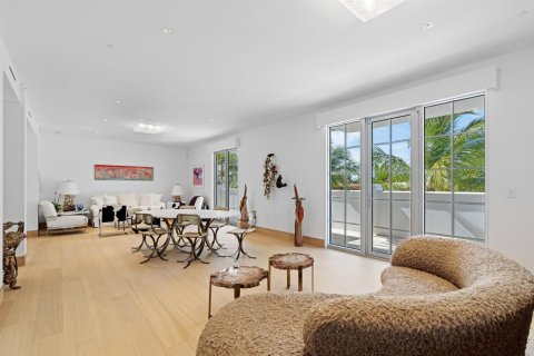 Apartment in Palm Beach, Florida 2 bedrooms, 176.51 sq.m. № 2245739 - photo 12