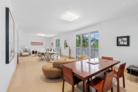 Apartment in Palm Beach, Florida 2 bedrooms, 176.51 sq.m. № 2245739 - photo 11