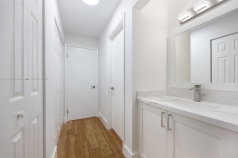 Adosado en alquiler en Miami, Florida, 3 dormitorios, 147.9 m2 № 1897981 - foto 11