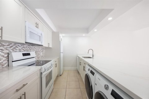 Adosado en alquiler en Miami, Florida, 3 dormitorios, 147.9 m2 № 1897981 - foto 5