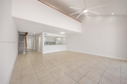 Adosado en alquiler en Miami, Florida, 3 dormitorios, 147.9 m2 № 1897981 - foto 4