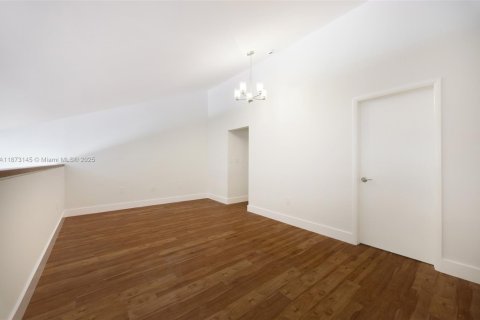 Adosado en alquiler en Miami, Florida, 3 dormitorios, 147.9 m2 № 1897981 - foto 8