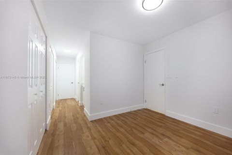 Adosado en alquiler en Miami, Florida, 3 dormitorios, 147.9 m2 № 1897981 - foto 10