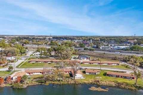 Propiedad comercial en venta en Orlando, Florida, 38 dormitorios, 1801.56 m2 № 2128546 - foto 5