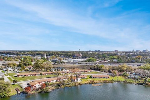 Propiedad comercial en venta en Orlando, Florida, 38 dormitorios, 1801.56 m2 № 2128546 - foto 4