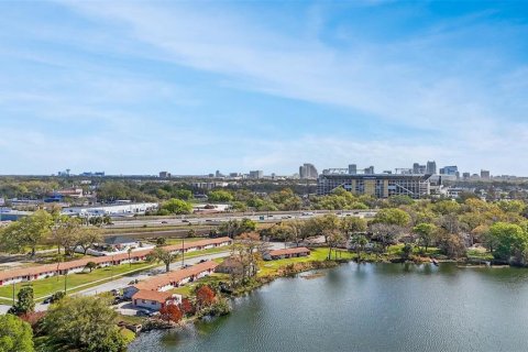 Propiedad comercial en venta en Orlando, Florida, 38 dormitorios, 1801.56 m2 № 2128546 - foto 3