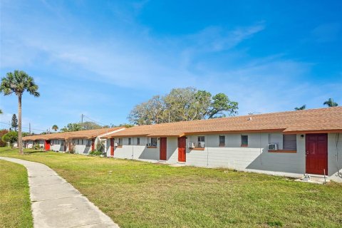 Propiedad comercial en venta en Orlando, Florida, 38 dormitorios, 1801.56 m2 № 2128546 - foto 11