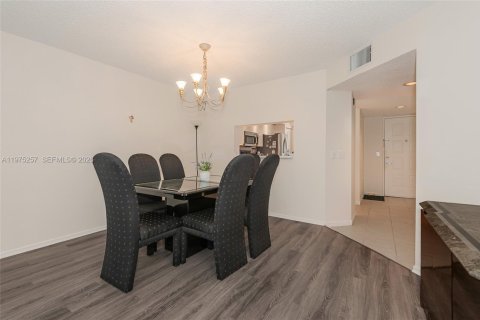 Купить кондоминиум в Пемброк-Пайнс, Флорида 2 спальни, 112.13м2, № 2036343 - фото 12