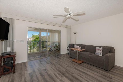 Купить кондоминиум в Пемброк-Пайнс, Флорида 2 спальни, 112.13м2, № 2036343 - фото 8