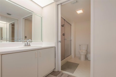 Купить кондоминиум в Пемброк-Пайнс, Флорида 2 спальни, 112.13м2, № 2036343 - фото 26