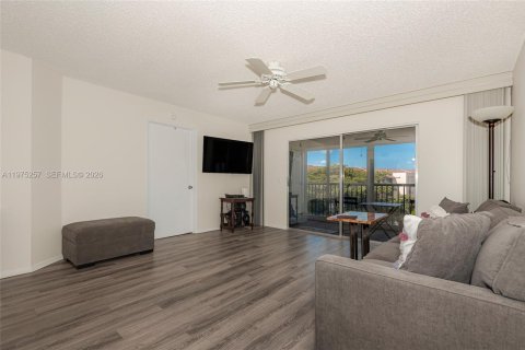 Купить кондоминиум в Пемброк-Пайнс, Флорида 2 спальни, 112.13м2, № 2036343 - фото 7