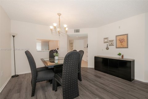 Купить кондоминиум в Пемброк-Пайнс, Флорида 2 спальни, 112.13м2, № 2036343 - фото 11