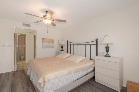 Купить кондоминиум в Пемброк-Пайнс, Флорида 2 спальни, 112.13м2, № 2036343 - фото 25