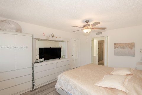 Купить кондоминиум в Пемброк-Пайнс, Флорида 2 спальни, 112.13м2, № 2036343 - фото 24