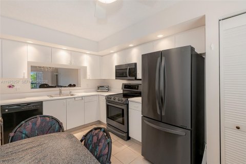 Купить кондоминиум в Пемброк-Пайнс, Флорида 2 спальни, 112.13м2, № 2036343 - фото 15