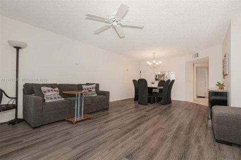 Купить кондоминиум в Пемброк-Пайнс, Флорида 2 спальни, 112.13м2, № 2036343 - фото 9