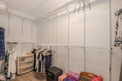 Купить кондоминиум в Пемброк-Пайнс, Флорида 2 спальни, 112.13м2, № 2036343 - фото 28