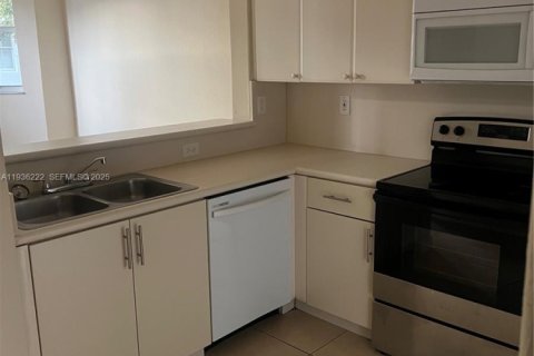 Купить кондоминиум в Хомстед, Флорида 3 спальни, 99.96м2, № 2088447 - фото 11