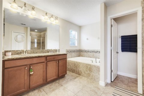 House in Davenport, Florida 4 bedrooms, 239.69 sq.m. № 2098831 - photo 30