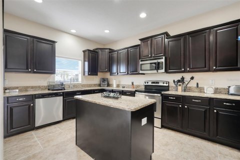House in Davenport, Florida 4 bedrooms, 239.69 sq.m. № 2098831 - photo 13