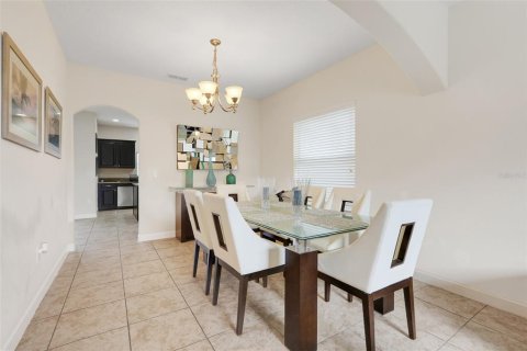 House in Davenport, Florida 4 bedrooms, 239.69 sq.m. № 2098831 - photo 20