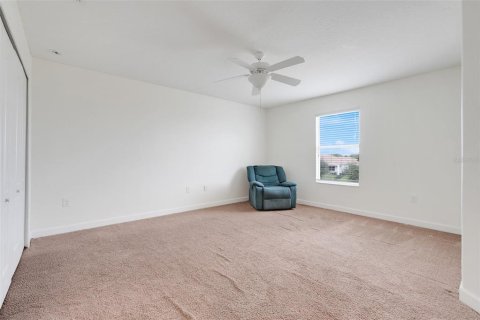 House in Davenport, Florida 4 bedrooms, 239.69 sq.m. № 2098831 - photo 25
