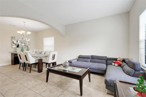 House in Davenport, Florida 4 bedrooms, 239.69 sq.m. № 2098831 - photo 21